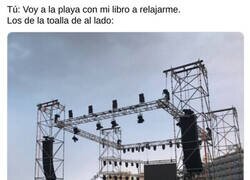 Enlace a Los que van a la playa con la música a todo trapo