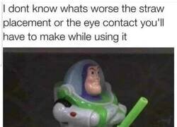 Enlace a No quiero hacer contacto visual con Buzz