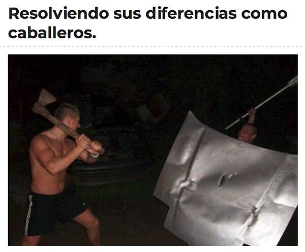 hombres,pelea,capó,coche,hacha