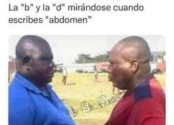 Enlace a Se miran fijamente