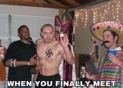 Enlace a Cuando finalmente conoces a tus amigos de Internet