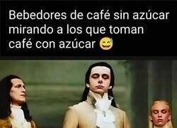 Enlace a Se creen superiores moralmente