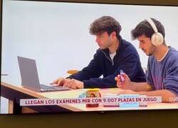 Enlace a Solo veo a jóvenes pidiendo ayuda