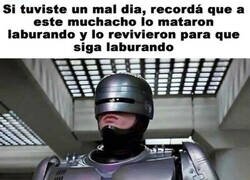 Enlace a Pobre Robocop