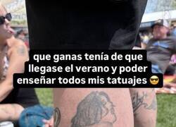 Enlace a Orgulloso de sus tatuajes