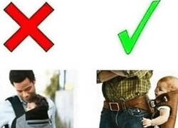 Enlace a La forma más masculina de llevar a tu bebé