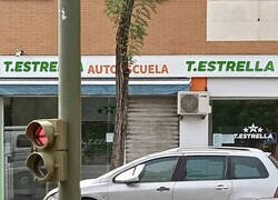 Enlace a Con ese nombre no es la autoescuela que más confianza me genere...