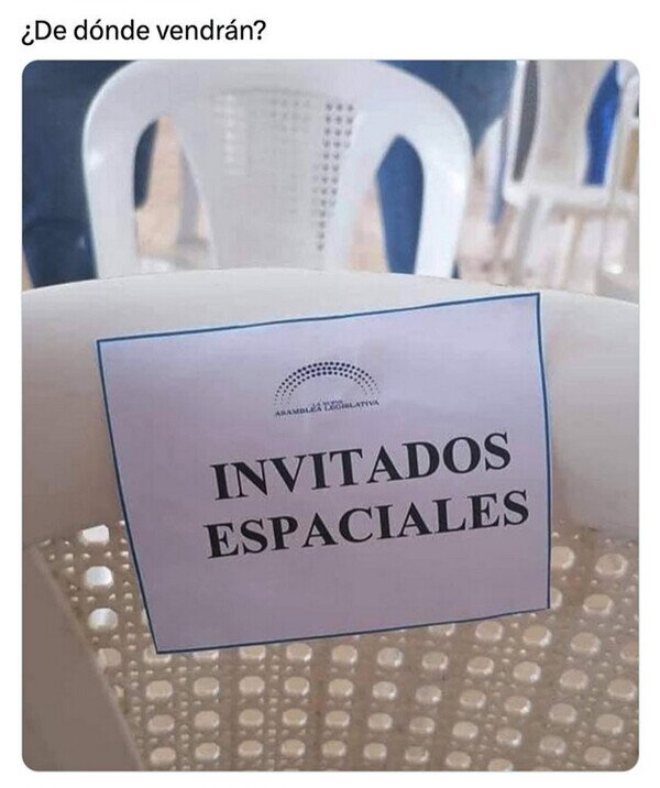 CC_2827036_1de1663363e646b4ad01e0424737481c_meme_otros_invitados_del_mas_alla.jpg