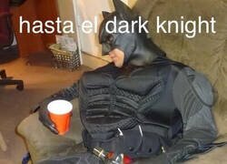 Enlace a Cayó la noche para el Caballero Oscuro