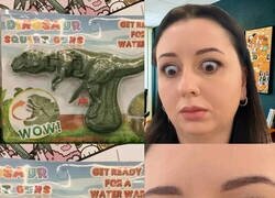 Enlace a Les quedó rara la Dinopistola