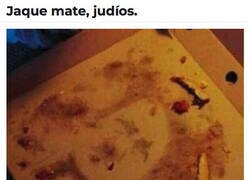 Enlace a Se me apareció un rostro en la caja de pizza