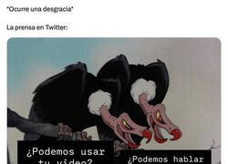 Enlace a Carroñeros con micrófono