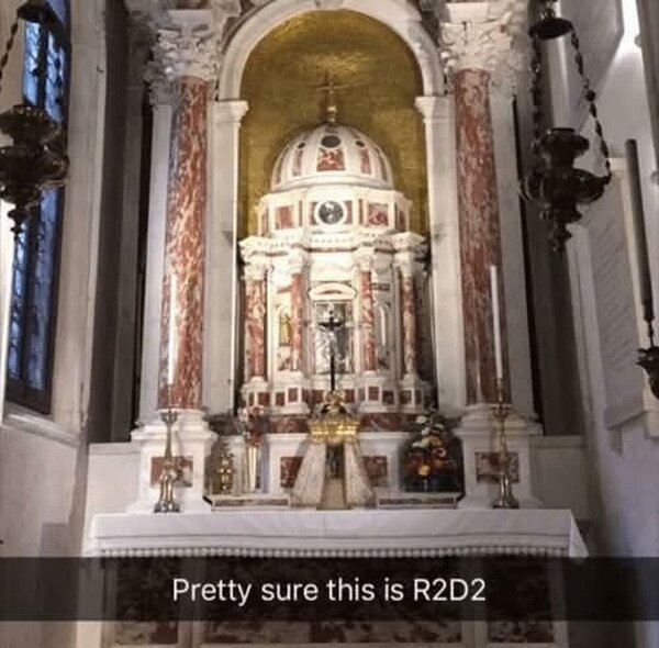 Meme_otros - Esta iglesia le reza al Dios R2D2