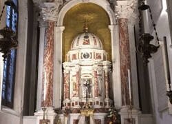 Enlace a Esta iglesia le reza al Dios R2D2