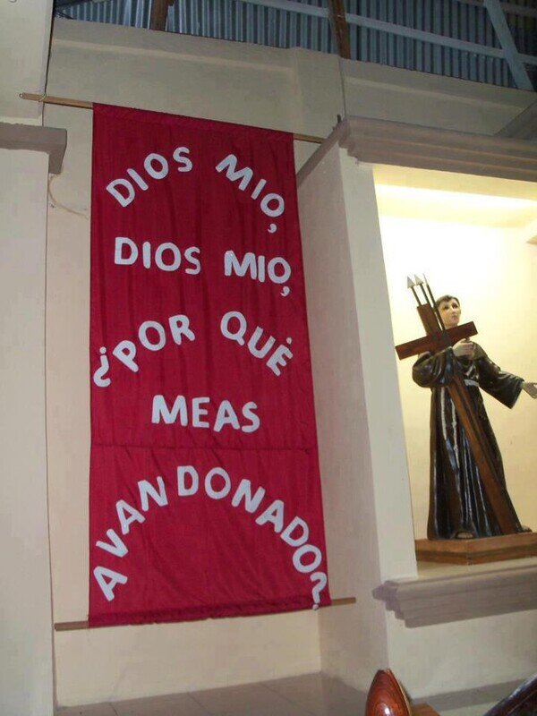 Meme_otros - Algunos lo hacen de pie, otros sentados