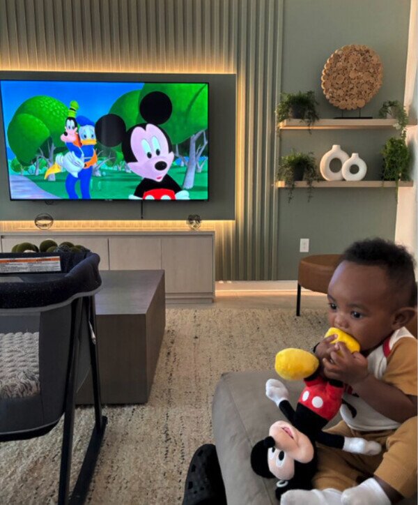 Meme_otros - Mickey alucina con lo que está viendo