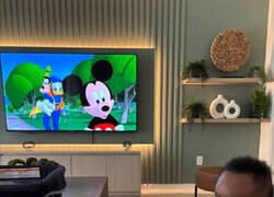 Enlace a Mickey alucina con lo que está viendo