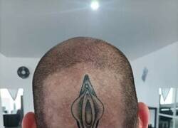 Enlace a Ya hay que estar 'encoñado' para tatuarte eso