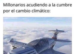 Enlace a Y yo sorviendo mi zumo con una caña de cartón