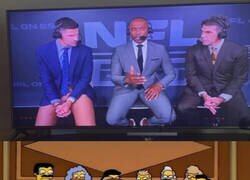 Enlace a Nunca lleves en televisión pantalones color carne