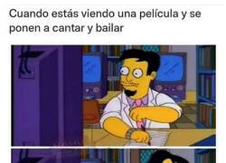 Enlace a Odio los musicales