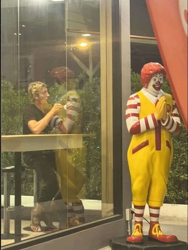 reflejo,cristal,McDonalds,payaso