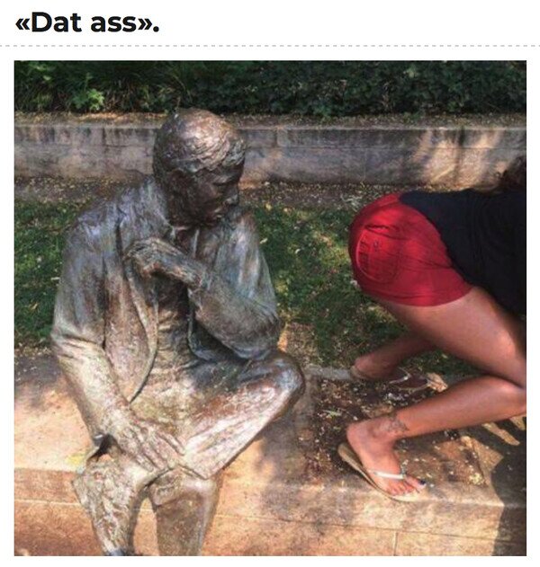 Otros - ¿Qué mira esa estatua?