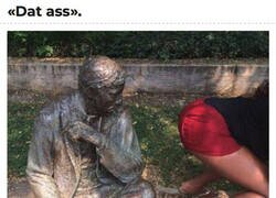 Enlace a ¿Qué mira esa estatua?