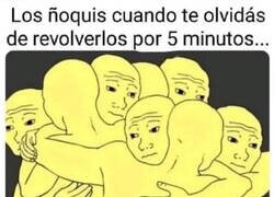 Enlace a Se quedan todos pegados