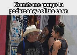 Enlace a La fuera está con él