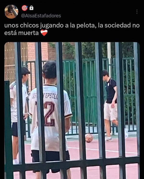 Meme_otros - Sólo niños disfru... Espera, ¿qué?