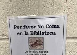 Enlace a La importancia de no comer en la biblioteca