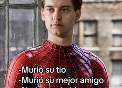 Enlace a Spider-Man pero cada versión está más roto que la anterior, por @capturebizarre