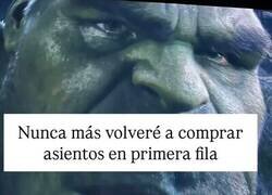 Enlace a Y luego te das cuenta de que pagaste 40 euros por estar viendo las cabezas de la gente toda la peli, por @capturebizarre