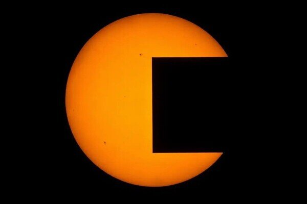 Meme_otros - El eclipse que verán los terraplanistas