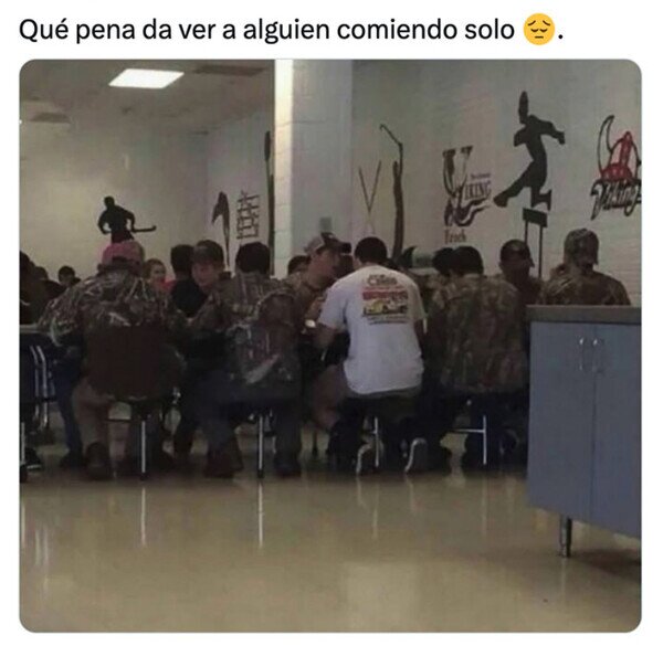 Otros - Solo veo a una persona en esa mesa