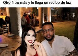 Enlace a Esta mujer desprende luz propia