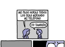Enlace a Mirando el teléfono