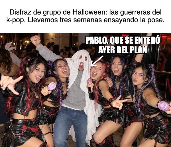 Meme_otros - Todo grupo de Halloween tiene un Pablo con una sábana
