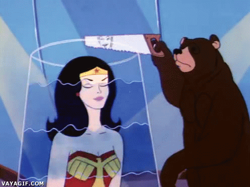 Wonder Woman,atrapada,oso,rescate,serrucho,paranoia,necesito contexto,dibujos animados
