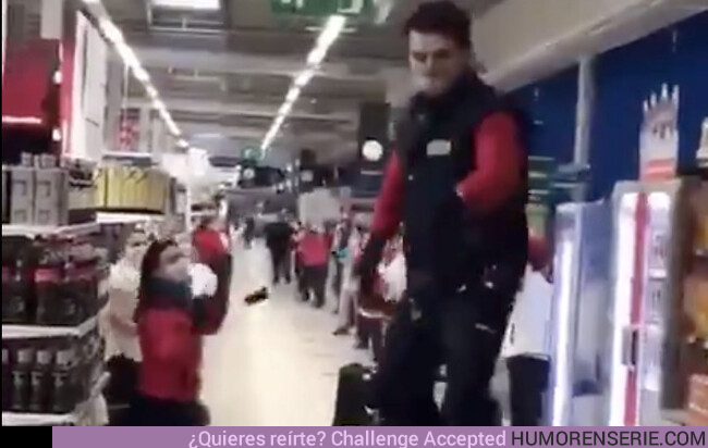 5796 - Unos trabajadores de un Carrefour triunfan con lo que hicieron antes de abrir las puertas