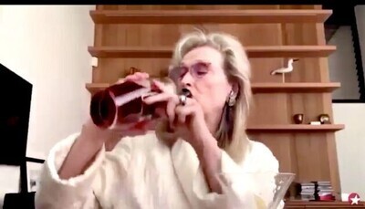 13664 - El vídeo de Meryl Streep bebiéndose unos lingotazos por videollamada nos representa a la perfección en la cuarentena