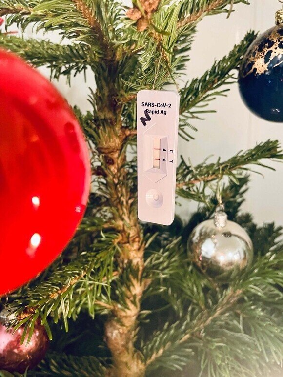 24693 - ¡Feliz año a nuevo! Sobre todo a los confinados bajo test de antígenos
