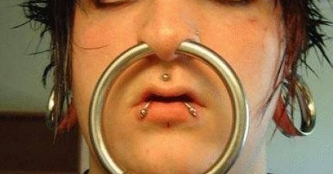 Hay Dias Tontos A psicologia dos piercings pode ser associada com a natureza humana quieta de perto. hay dias tontos
