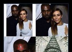 Enlace a ¿Qué tiene Kanye West en la cabeza?
