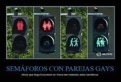 Enlace a SEMÁFOROS CON PAREJAS GAYS
