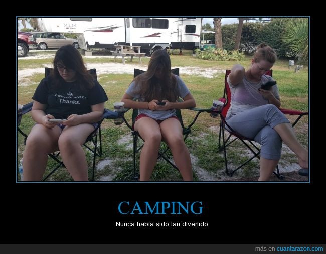 Camping,acampada,sillas,trío,chicas,smartphone,redes sociales,campamento,telefono,movil,adictas