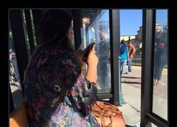 Enlace a Mira bien, no está haciendo una micción