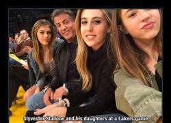 Enlace a Atención a las hijas de Stallone... ¡Por suerte no han salido a padre!
