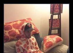 Enlace a CREO que a este chico le gusta la pizza